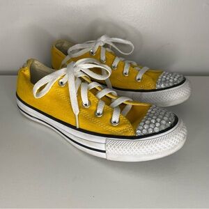 Converse Chuck Taylor All Star Women’s Size 6  Yellow Low Top Lemon Chrome